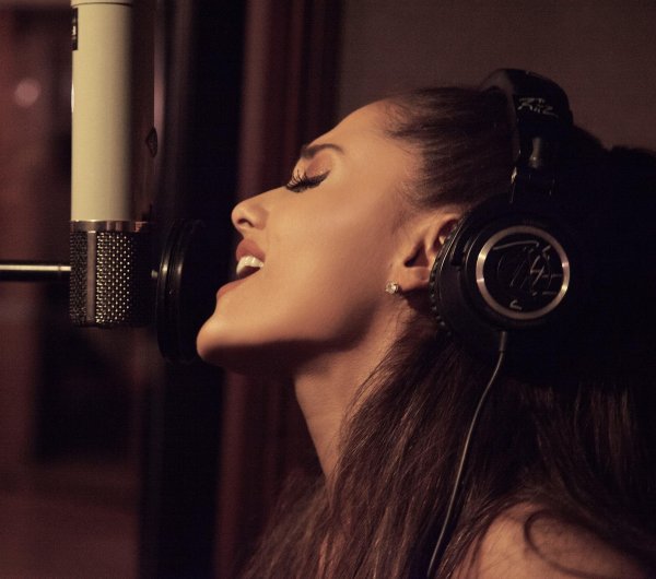 Музыкальные с девушками