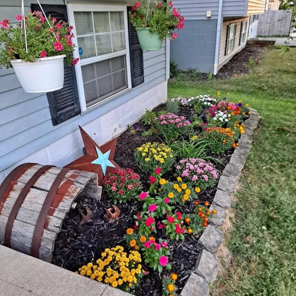 клумба бочка