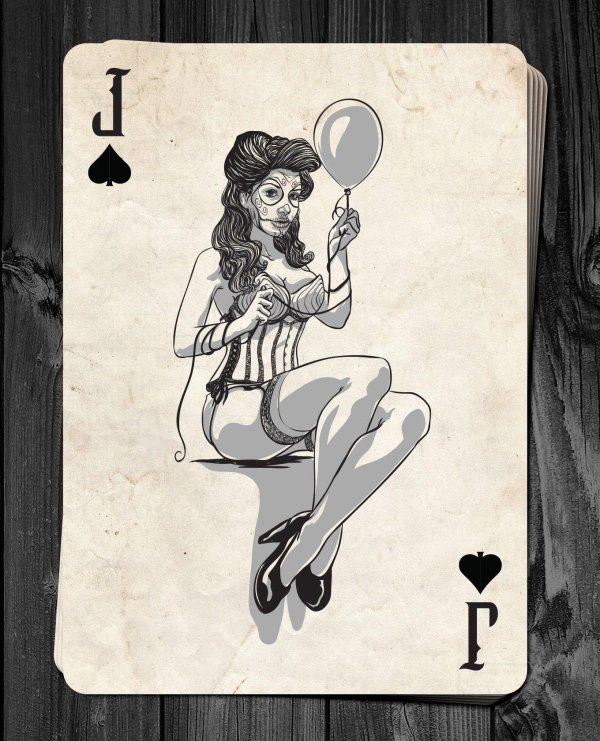 Девушка с картами