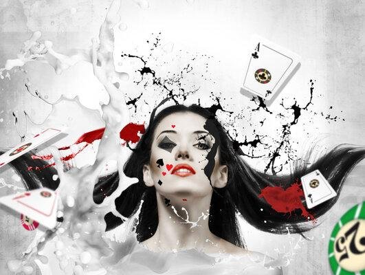 Девушка с картами