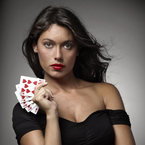 Девушка с картами