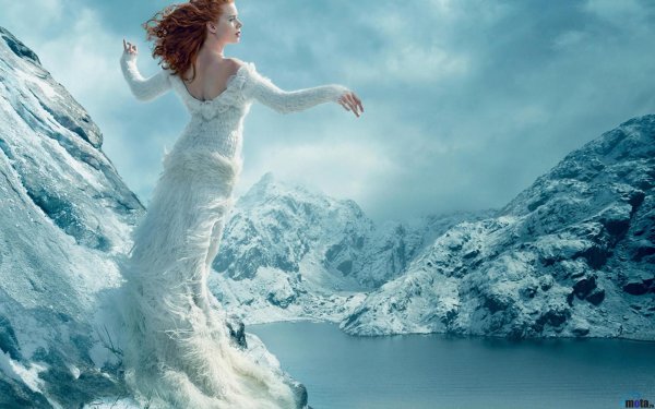 Девушка на горе