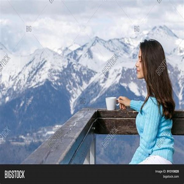 Девушка на горе