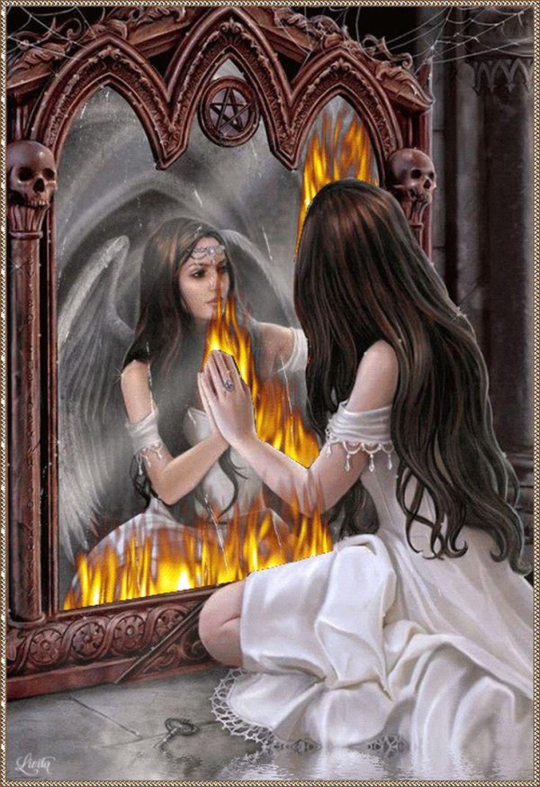 Девушка у зеркала