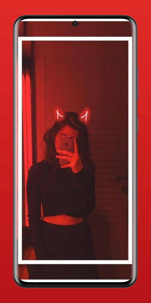 Девушка у зеркала