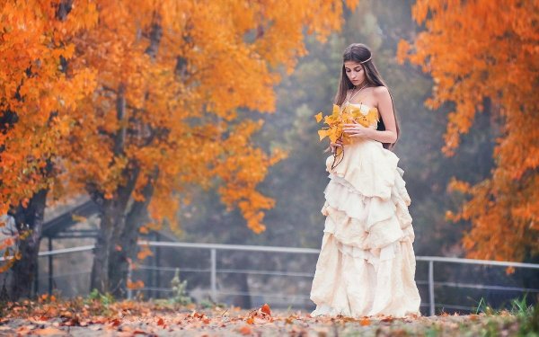 Осени с девушками