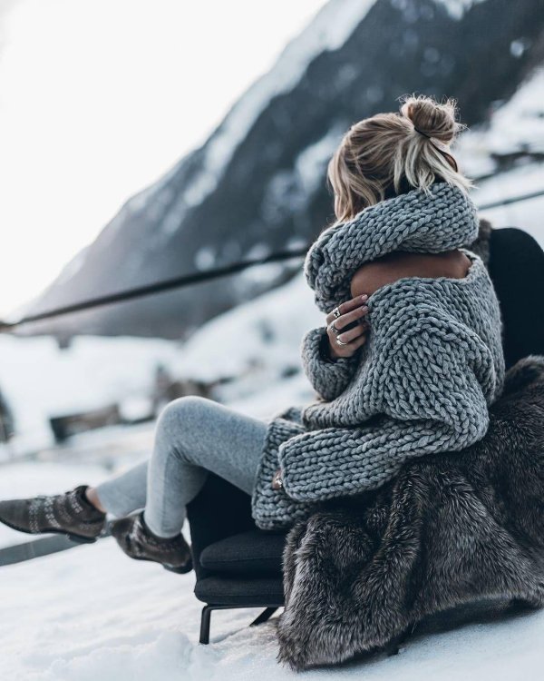 Зима девушка спиной