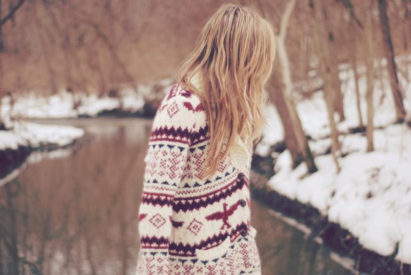 Зима девушка спиной