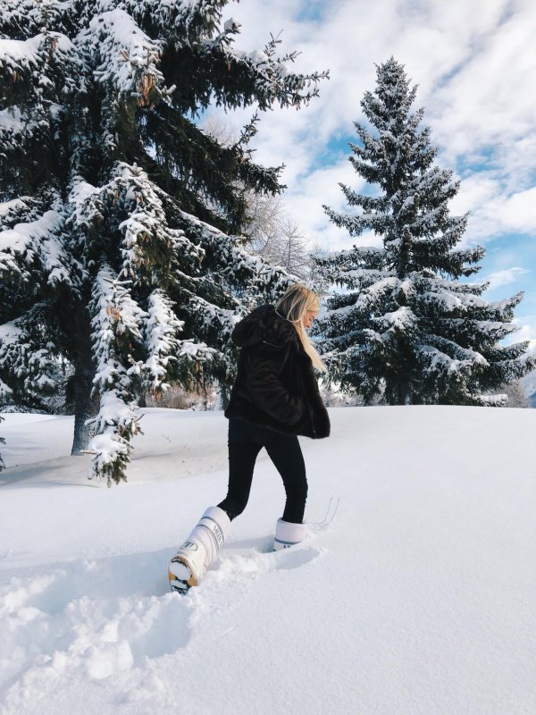 Зима девушка спиной