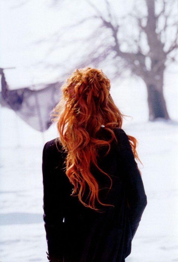 Зима девушка спиной