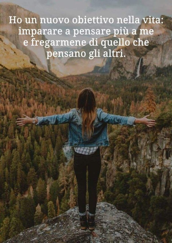 Горы и девушка