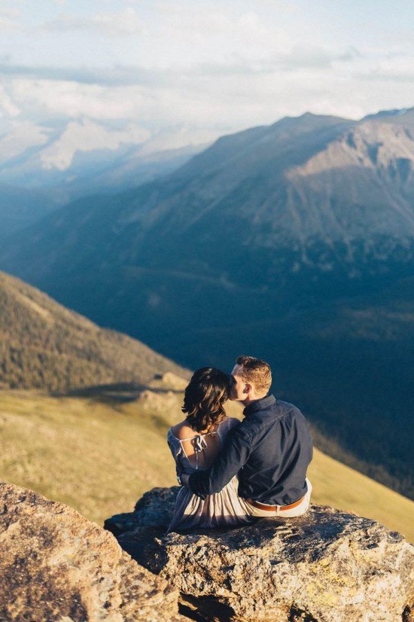 Горы и девушка