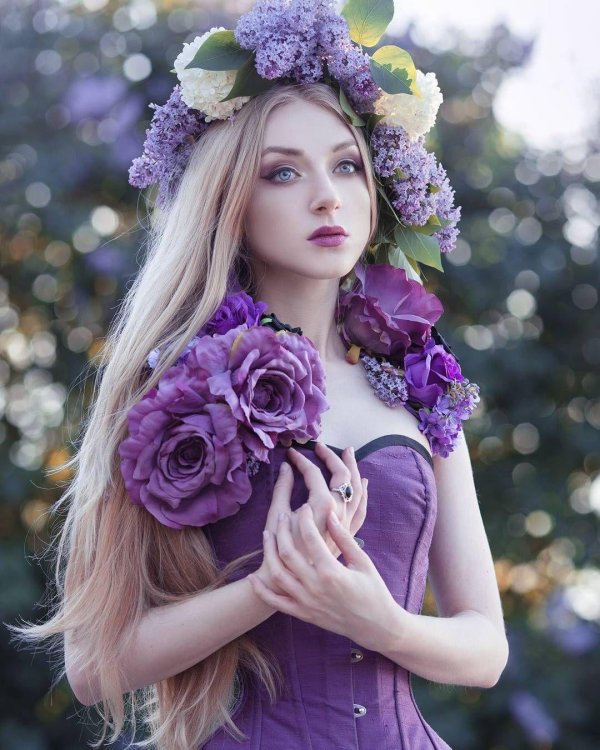 Фиолетовые с девушками