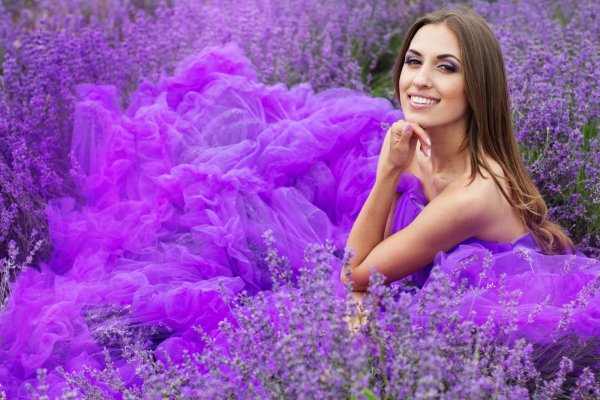 Фиолетовые с девушками