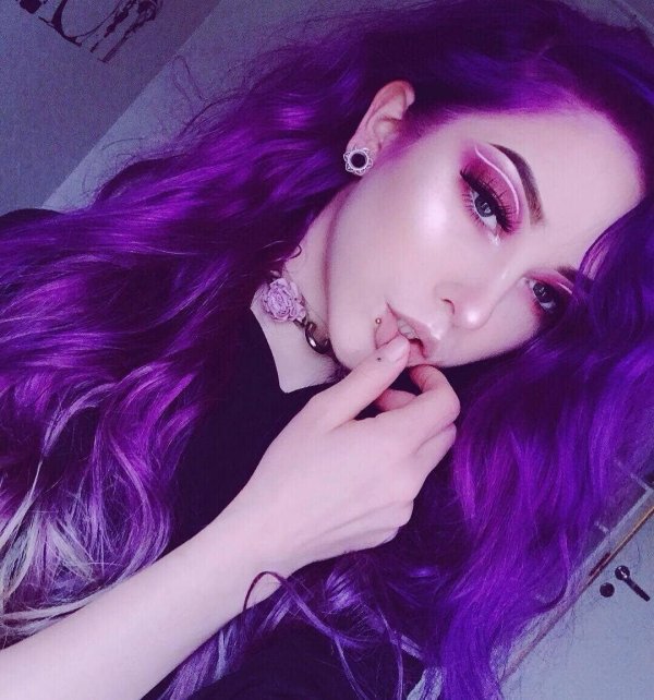 Фиолетовые с девушками