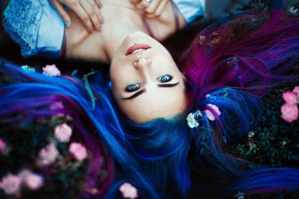 Фиолетовые с девушками