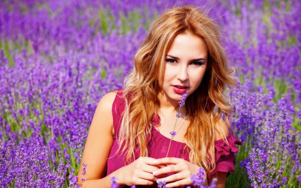 Фиолетовые с девушками