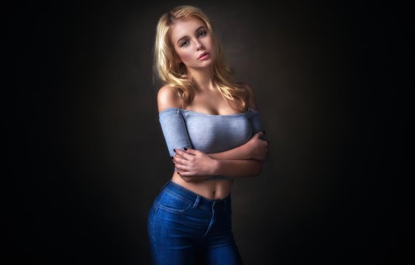 Полуобнаженные с девушками