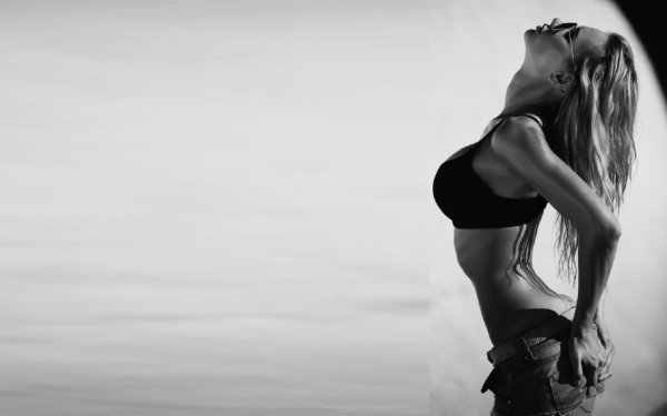 Полуобнаженные с девушками