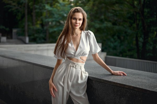 Полуобнаженные с девушками