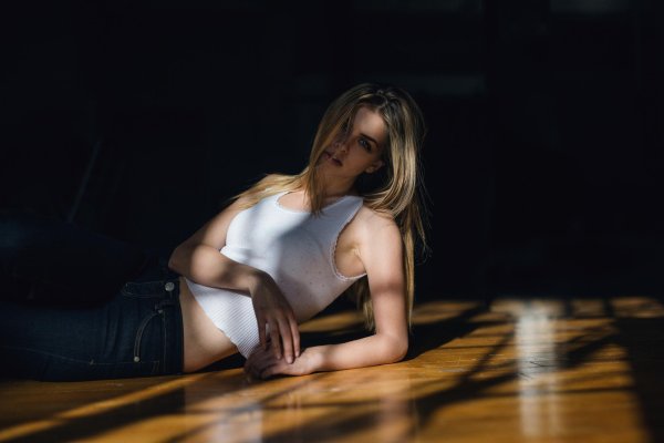 Полуобнаженные с девушками