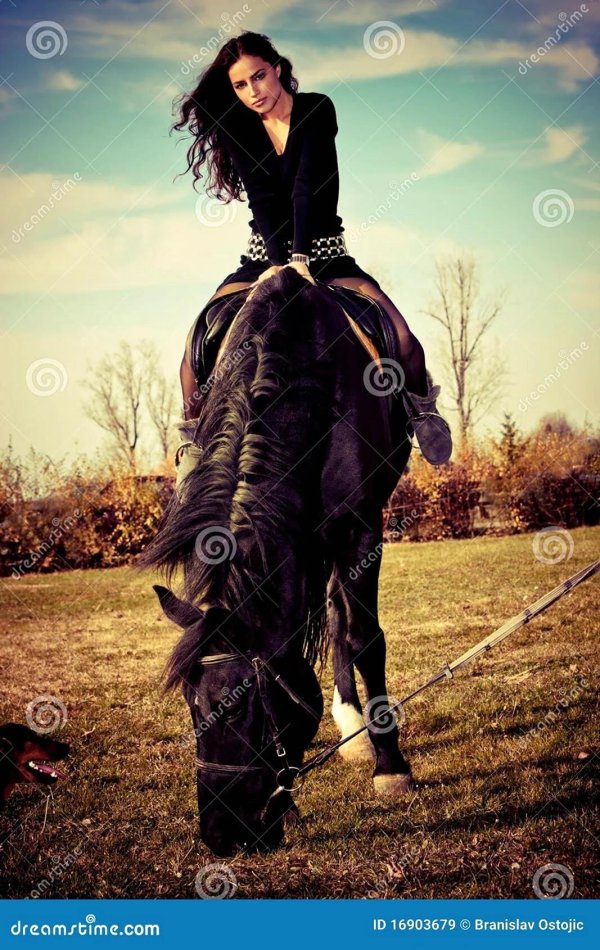 Девушка на коне