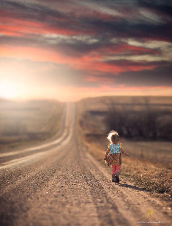 Девушка на дороге