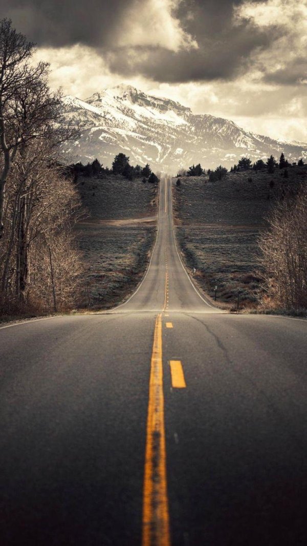 Девушка на дороге