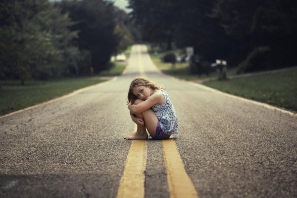 Девушка на дороге