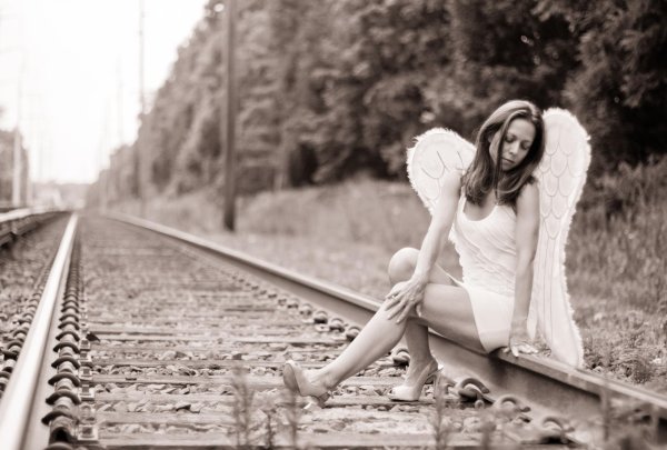 Девушка на дороге