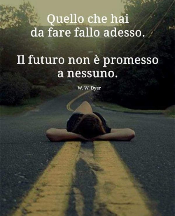 Девушка на дороге