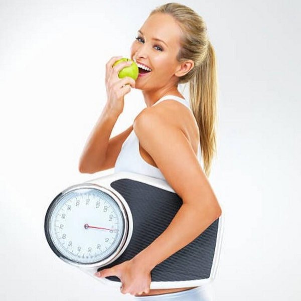 Девушка с весами