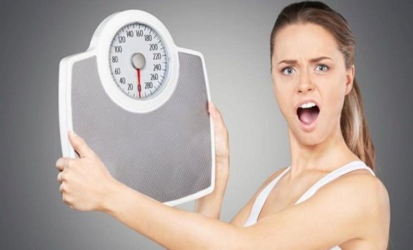 Девушка с весами