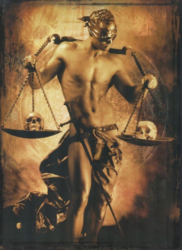 Девушка с весами