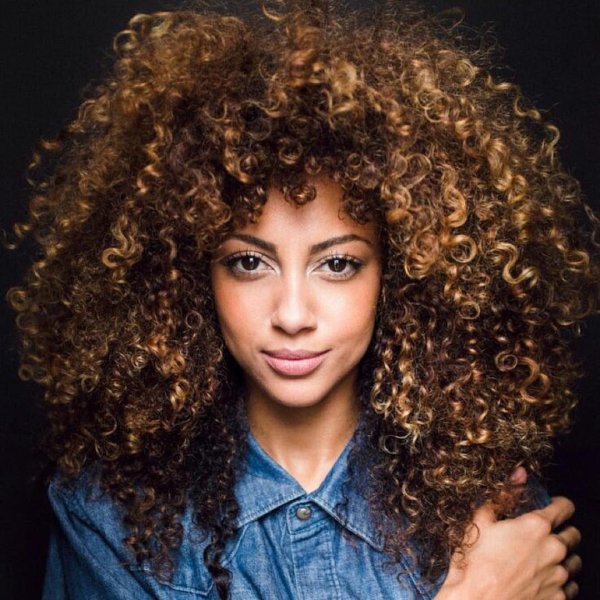 С кудрявыми девушками