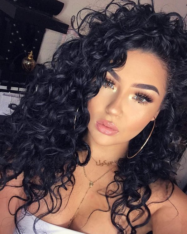 С кудрявыми девушками