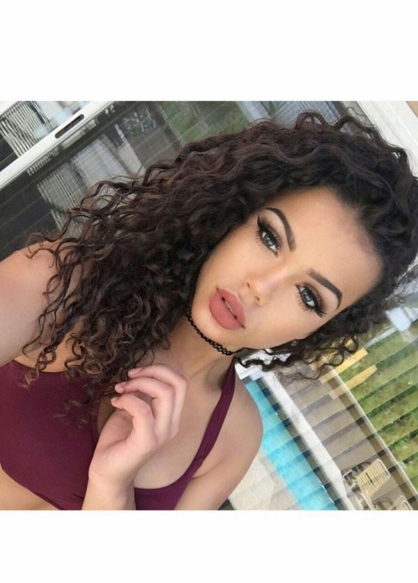 С кудрявыми девушками