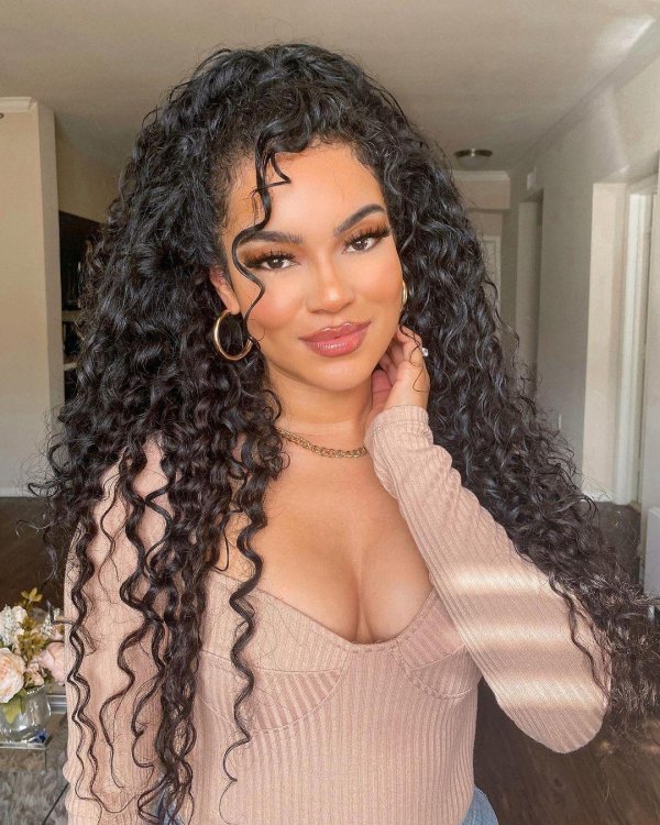 С кудрявыми девушками