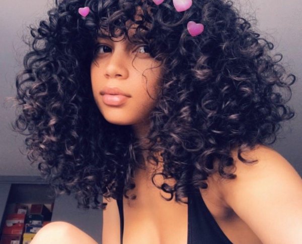 С кудрявыми девушками