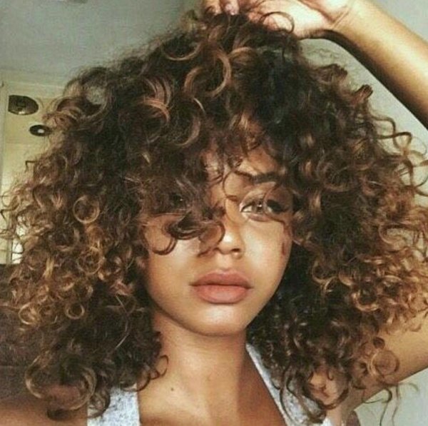 С кудрявыми девушками