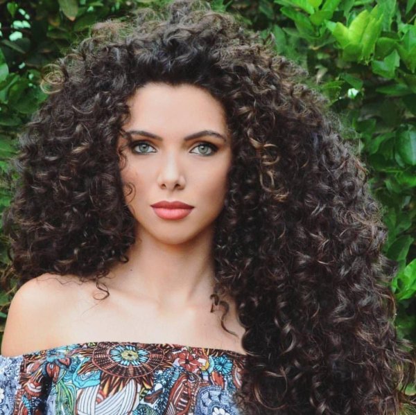 С кудрявыми девушками