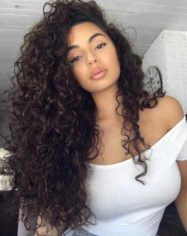 С кудрявыми девушками