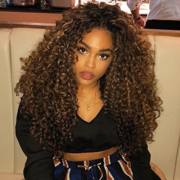 С кудрявыми девушками