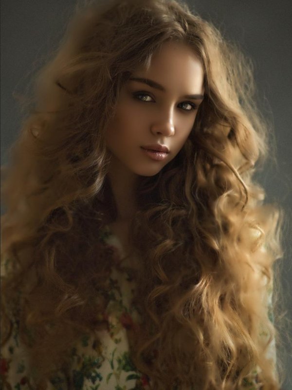 С кудрявыми девушками