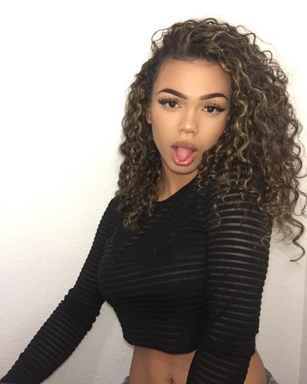 С кудрявыми девушками