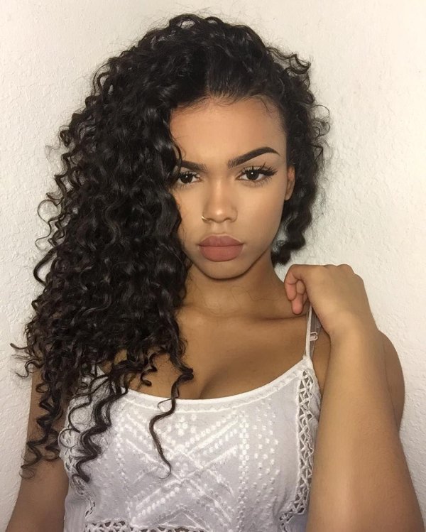 С кудрявыми девушками