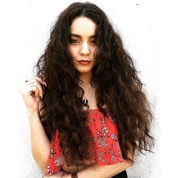 С кудрявыми девушками