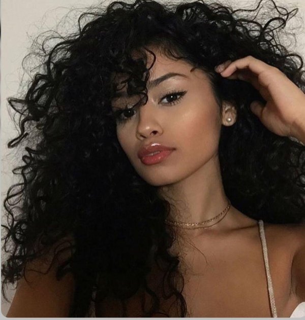 С кудрявыми девушками