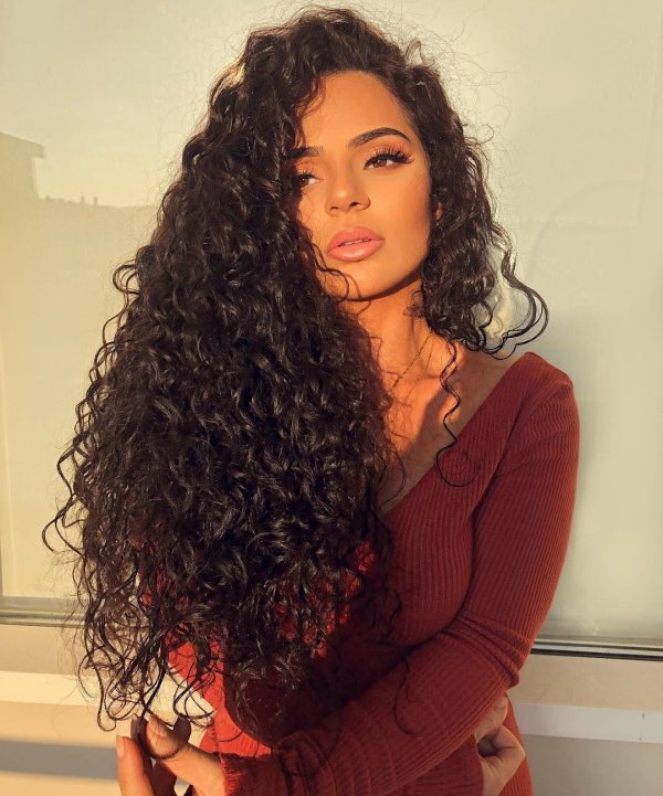 С кудрявыми девушками