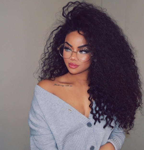 С кудрявыми девушками